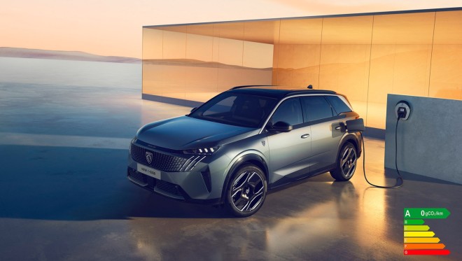 PEUGEOT E-5008: Τα προσόντα και οι τιμές στην Ελλάδα 
