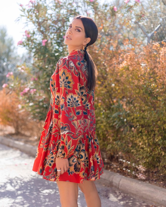 H Σταματίνα Τσιμτσιλή με το floral mini dress/ Πηγή instagram