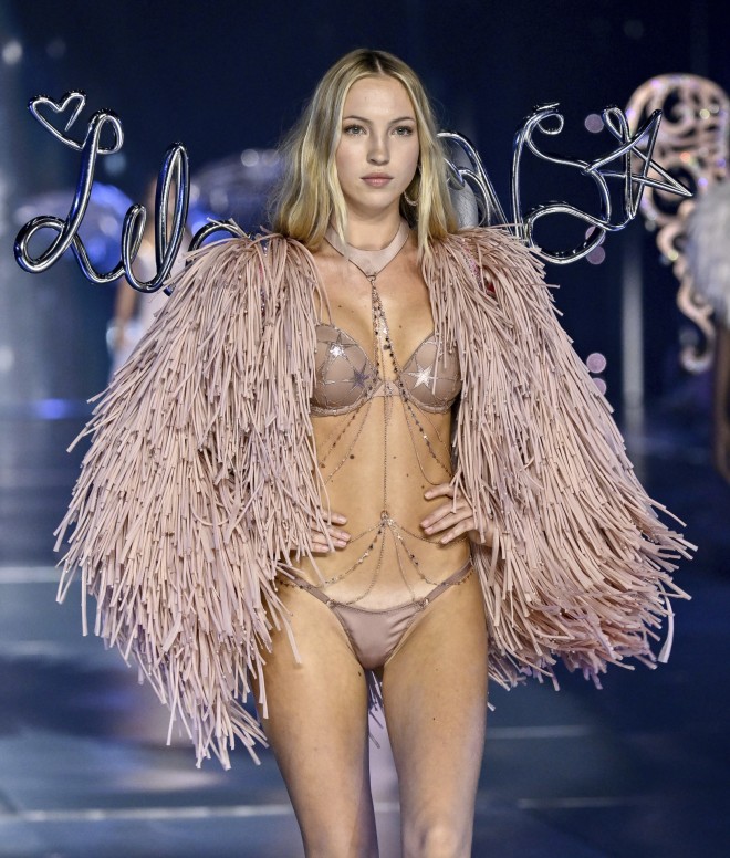 Κέιτ Μος: Στην πασαρέλα της Victoria's Secret με την κόρη της, Λίλα