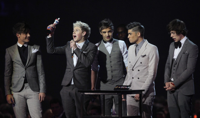 Οι One Direction βραβεύτηκαν με το καλύτερο βρετανικό single, to 2012/ (AP Photo/Joel Ryan)