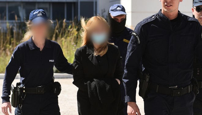 Δίκη Πάτρα: H μητέρα που κατηγορείται για τον θάνατο των τριών κοριτσιών της