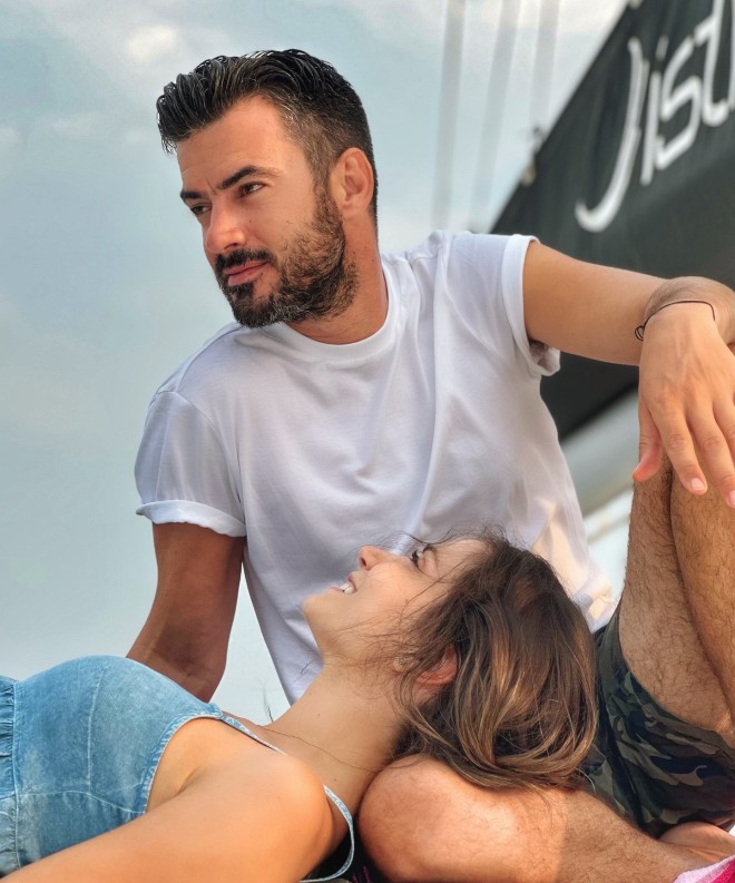 Ο έρωτας δεν κρύβεται για την Κατερίνα Γερονικολού και τον Γιάννη Τσιμιτσέλη