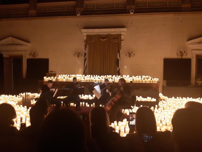 Candlelight Συναυλία: Ακούσαμε Coldplay vs Imagine Dragons μόνο από έγχορδα
