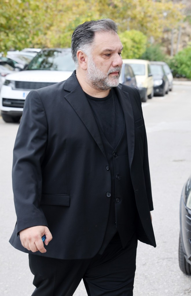 Κηδεία Δημήτρη Σούρα: Γρηγόρης Αρναούτογλου