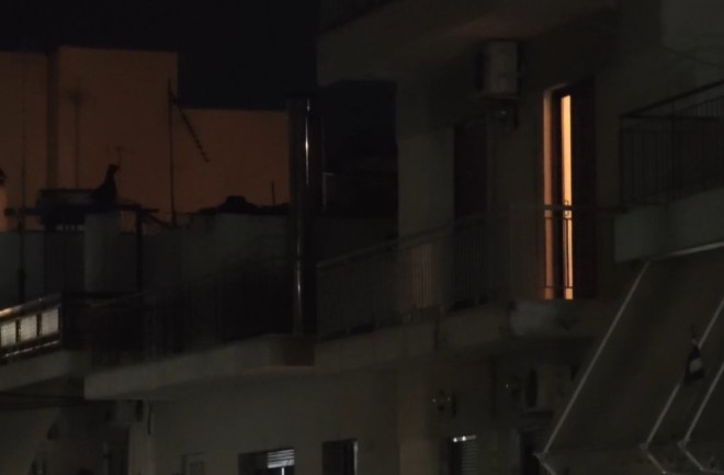 Ηλιούπολη: Έφοδος της ΕΛΑΣ στο σπίτι - Άφαντος ο ταμπουρωμένος