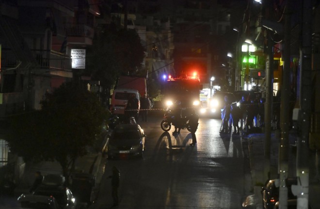 Ηλιούπολη: Έφοδος της ΕΛΑΣ στο σπίτι - Άφαντος ο ταμπουρωμένος