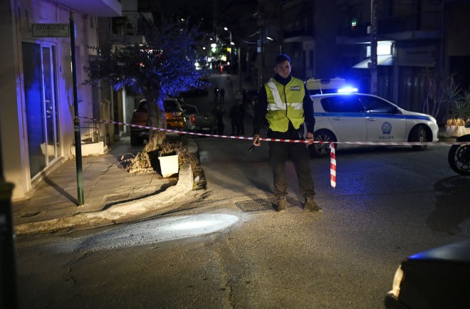 Ηλιούπολη: Έφοδος της ΕΛΑΣ στο σπίτι - Άφαντος ο ταμπουρωμένος