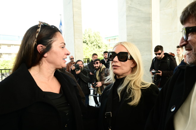Αντώνης Λυμπέρης: Πλήθος κόσμου στην κηδεία του στο Α' Νεκροταφείο