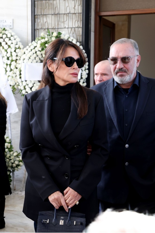 Αντώνης Λυμπέρης: Πλήθος κόσμου στην κηδεία του στο Α' Νεκροταφείο