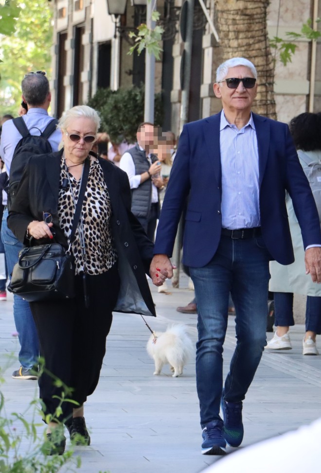 Παναγιώτης Γιαννάκης- Ευγενία Γιαννάκη: Έκαναν βόλτα πιασμένοι χέρι-χέρι