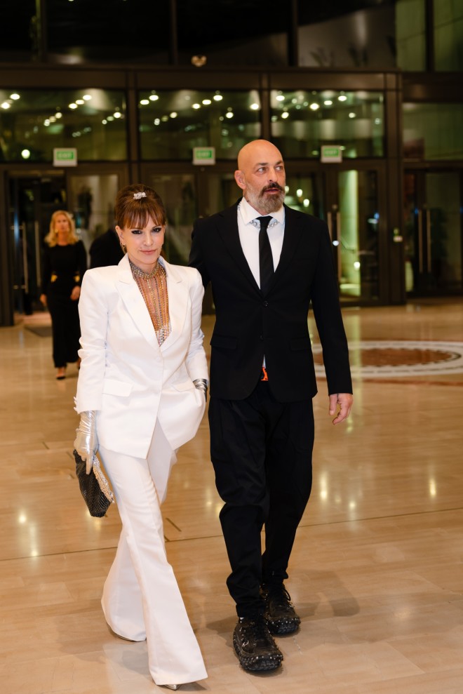 Νατάσα Καλογρίδη με τον αδελφό της, Αντώνη Καλογρίδη/ πηγή φωτογραφίας studio panoulis