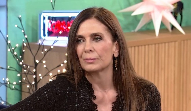Εδώ και δύο τηλεοπτικές σεζόν η Κατερίνα Διδασκάλου υποδύεται μια γιαγιά, τη «Δόμνα», στη σειρά Ηλέκτρα της ΕΡΤ