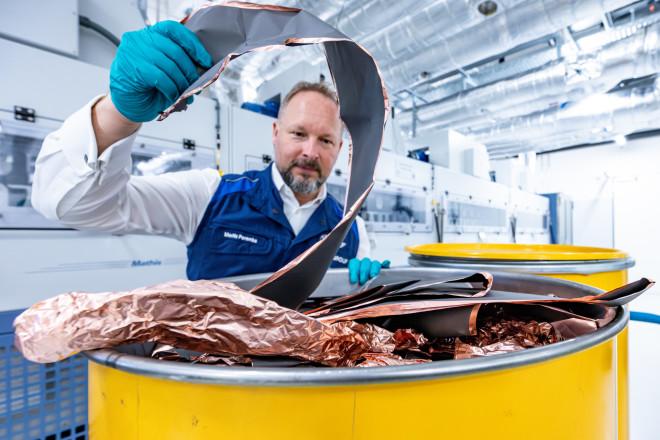 BMW: Επιστρέφει τις πρώτες ύλες των κυψελών μπαταριών στον κύκλο παραγωγής
