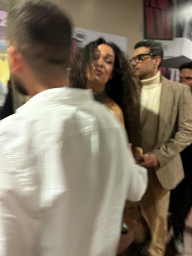 MadWalk 2024: Το εντυπωσιακό act και τα μακριά σγουρά μαλλιά της Φουρέιρα!