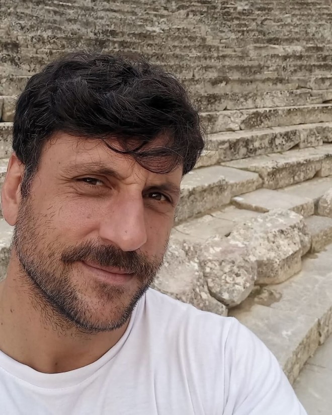 Γιώργος Χρυσοστόμου: «20 χρόνια ξεροστάλιαζα τι να σε κάνω τώρα που ήρθες;»