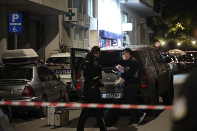 Ο δράστης περίμενε τους αστυνομικούς έξω από το σπίτι μαζί με τα παιδιά του - Eurokinissi