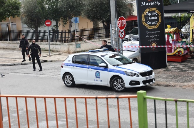 Η αστυνομία έχει συλλάβει δύο άτομα για το μακελειό στη Γλυφάδα και αναζητά άλλα πέντε - Intimenews