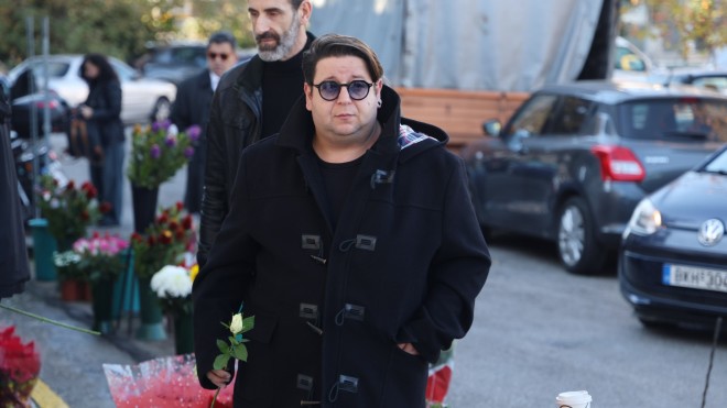 Κηδεία Ήμελλου: Ο «Σασμός» αποχαιρέτησε τον «αστυνόμο Φραγκιαδάκη»