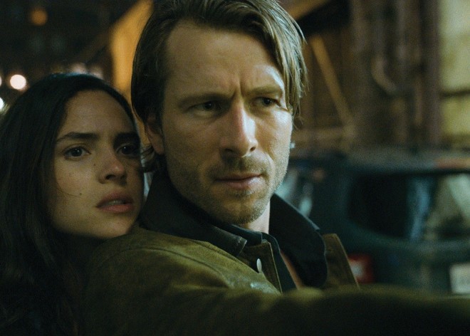 Nova: Sunday Premiere με την αληθινή ιστορία «Hit Man» και τον Glen Powell