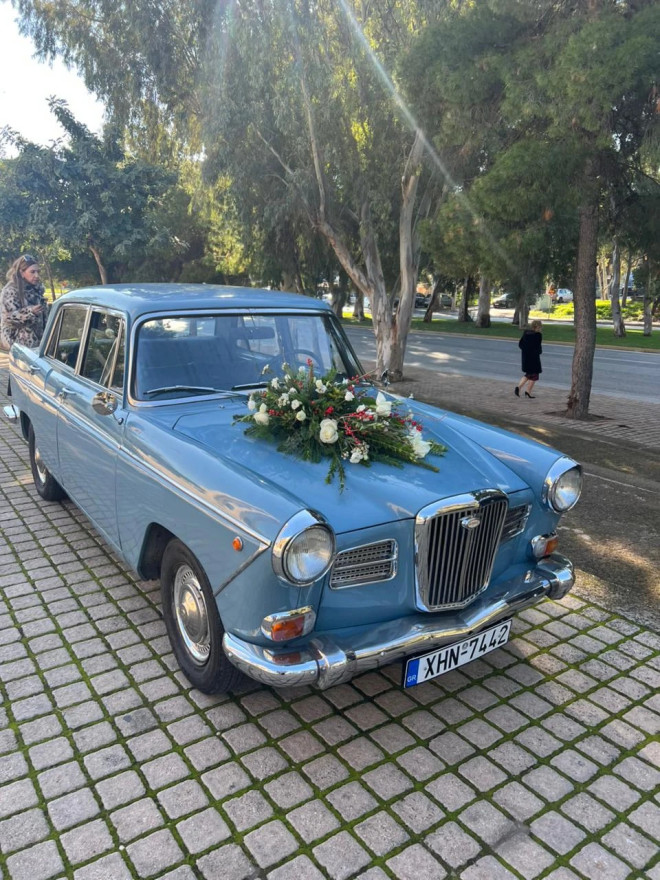Η συλλεκτική αντίκα της Wolseley Motors που μετέφερε τη νύφη στην εκκλησία