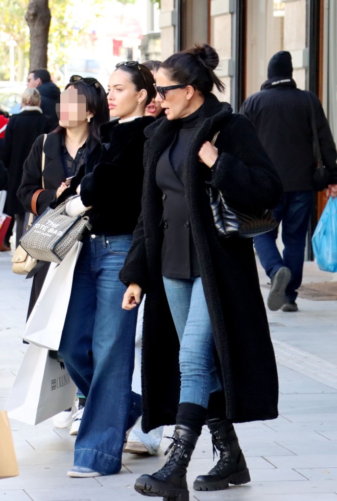 Τα casual ασορτί looks μάνας και κόρης / NDP Photo Agency 