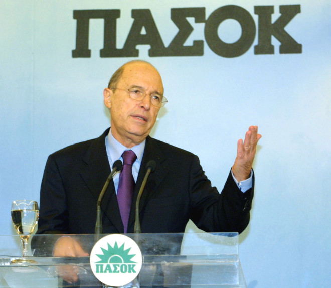 Ο Κώστας Σημίτης σε ομιλία του ως πρόεδρος του ΠΑΣΟΚ, φωτογραφία αρχείου Eurokinissi