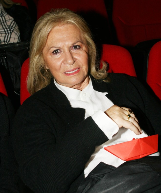 Η Μπέτυ Βαλάση σε θεατρική πρεμιέρα το 2009