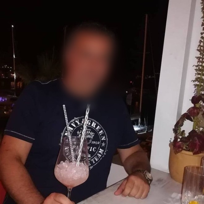 Ο 52χρονος καθηγητής ισχυρίζεται ότι η σχέση του με τη μαθήτρια ήταν πλατωνική - Facebook