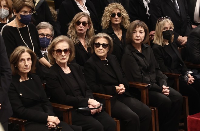 Η Δάφνη Σημίτη με τις κόρες της - Intimenews