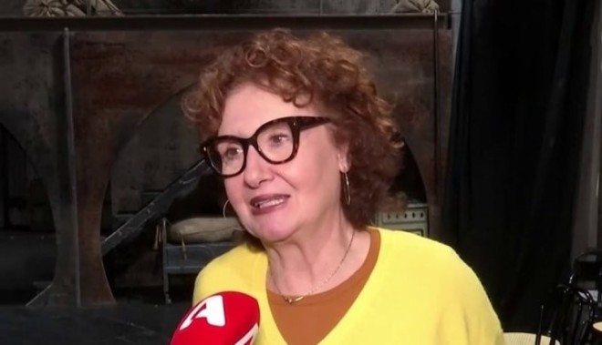 Η Φωτεινή Ντεμίρη έγινε ευρέως γνωστή μέσα από τον ρόλο της «Κανέλας» στη σειρά Το καφέ της Χαράς