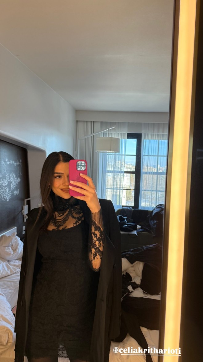 Μελίνα Νικολαΐδη: Με παραμυθένιο off shoulder φόρεμα στην ορκομωσία Τραμπ