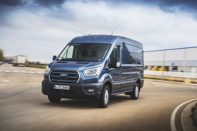 Ford: Πρώτη εταιρεία σε πωλήσεις στα ελαφρά επαγγελματικά οχήματα 