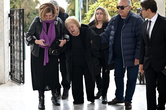 Κηδεία Ιάσονα Τριανταφυλλίδη - Συντετριμμένη η μητέρα του: «Ζω μαζί του»