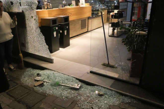 Επίθεση κουκουλοφόρων με ρόπαλα στην Κυψέλη 