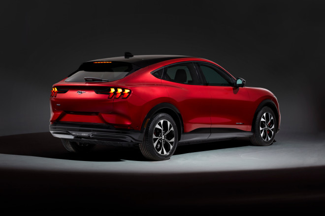 Αποκτήστε τη Ford Mustang Mach-E: Η νέα τιμή... ηλεκτρίζει 