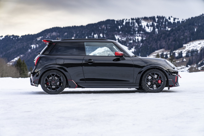 MINI John Cooper Works: Γνήσια αξεσουάρ για «ανήσυχους» οδηγούς 