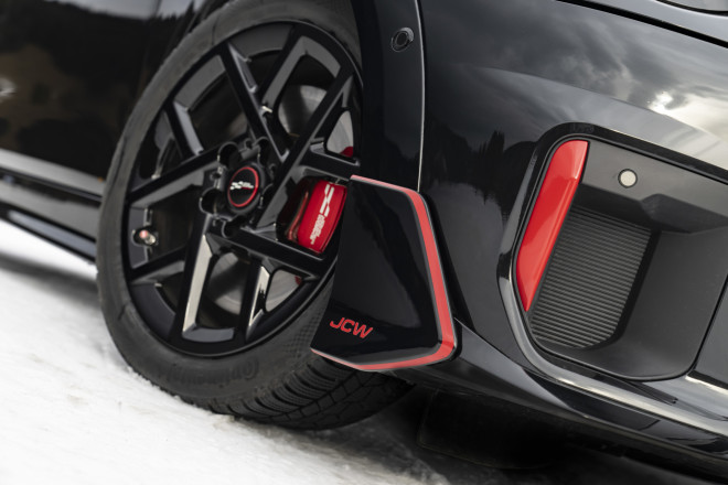 MINI John Cooper Works: Γνήσια αξεσουάρ για «ανήσυχους» οδηγούς 