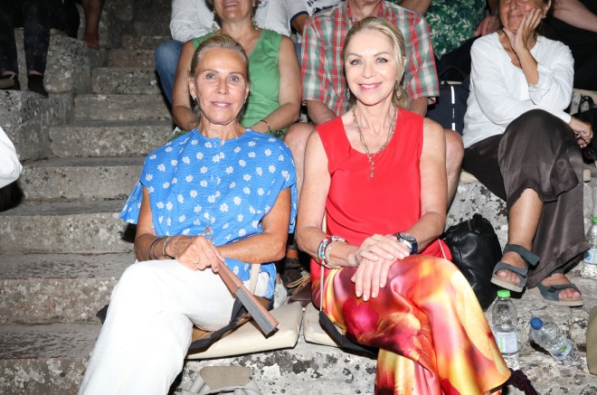 Η Ελένη Κόκκαλη με την Έλλη Στάη στην Επίδαυρο, τον Ιούλιο του 2024/ NDP ΘΩΜΑΣ ΔΑΣΚΑΛΑΚΗΣ