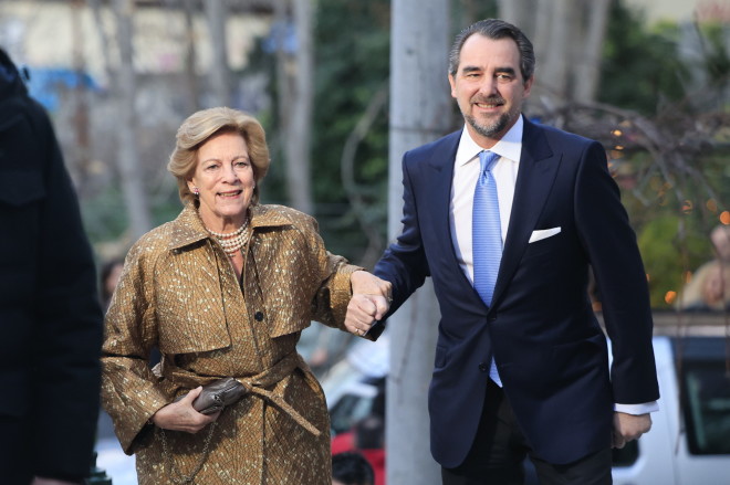Ο Νικόλαος Ντε Γκρες έφτασε στον γάμο του συνοδευόμενος από τη μητέρα του, Άννα Μαρία
