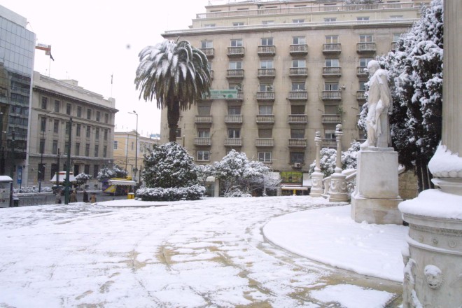 Στιγμιότυπο από το χιονισμένο κέντρο της Αθήνας, τον Φεβρουάριο του 2004/ Eurokinissi Μπόνης Χρήστος