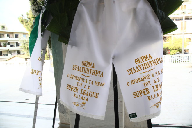 Κηδεία Τάκη Οικονομόπουλο: Στεφάνια 