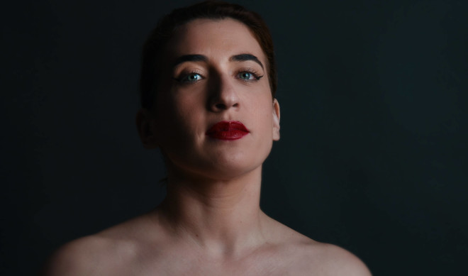 H Nia Vardalos παρουσιάζει για πρώτη φορά στα ελληνικά την παράστασή της