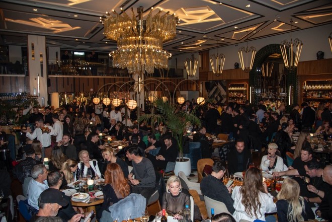 «Πλατινένιος» Πέτρος Ιακωβίδης: Πολύ τραγούδι και λαμπερές παρουσίες!