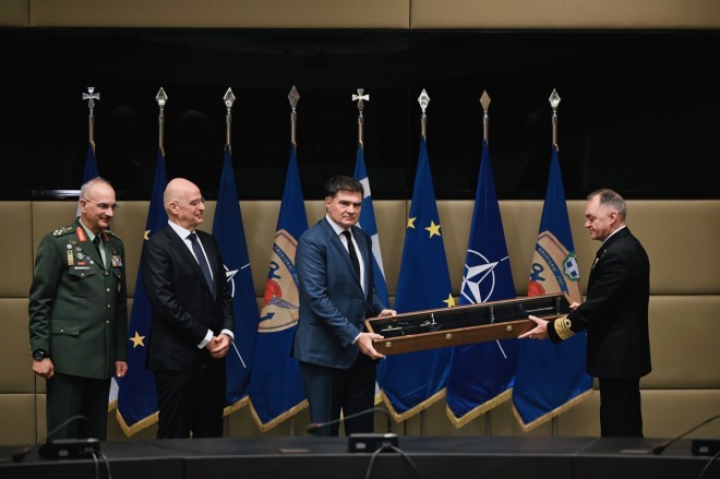 Αρχηγός ΓΕΕΘΑ, Στρατηγός Δημήτριος Χούπης – Υπουργός Εθνικής Άμυνας, κ. Νίκος Δένδιας – Πρόεδρος του ΔΣ και Διευθύνων Σύμβουλος του Ομίλου Motor Oil κ. Ιωάννης Β. Βαρδινογιάννης – Αρχηγός ΓΕΝ, Αντιναύαρχος Δημήτριος Ελευθέριος Κατάρας ΠΝ