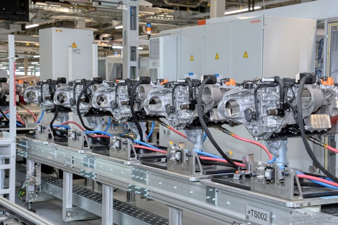 BMW: Ταχύτερη φόρτιση και μεγαλύτερη αυτονομία