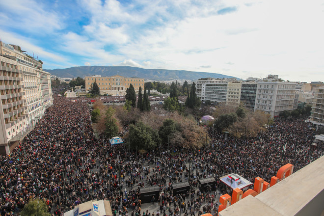 Την Παρασκευή κλειστά θα είναι επίσης πολλά εμπορικά καταστήματα, καταστήματα εστίασης, θέατρα και νυχτερινά κέντρα - Eurokinissi
