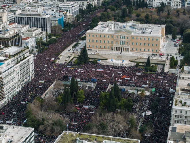Τέμπη: Λαοθάλασσα στη συγκέντρωση στο Σύνταγμα/ Eurokinissi
