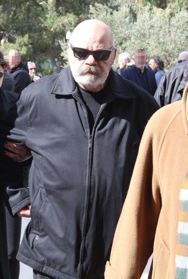 Κηδεία Αλέξη Κούγια: Συγκινημένος ο αδερφός του στο τελευταίο «αντίο»