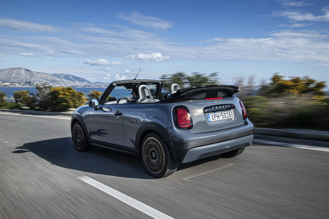 MINI Cooper Cabrio: Ήρθε στην Ελλάδα-Τιμές