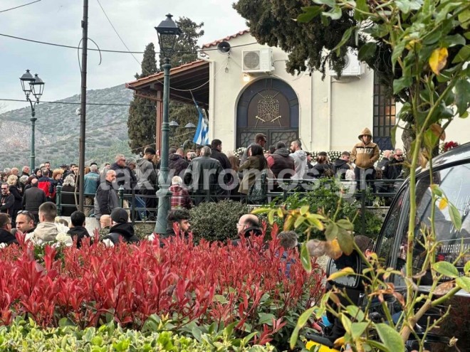 Πλημμύρισε κόσμο η εκκλησία στον Βόλο